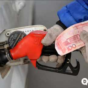 中国式油价预计将迎来大幅下调，其实国际上已经跌劈叉了